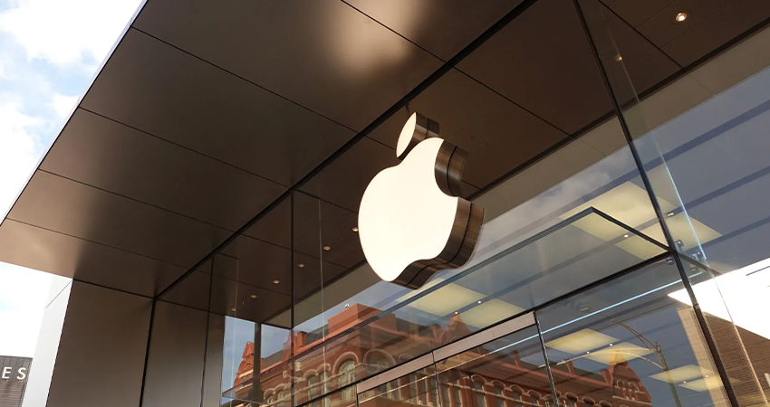 Russian ministry bans employees from using iPhones for work